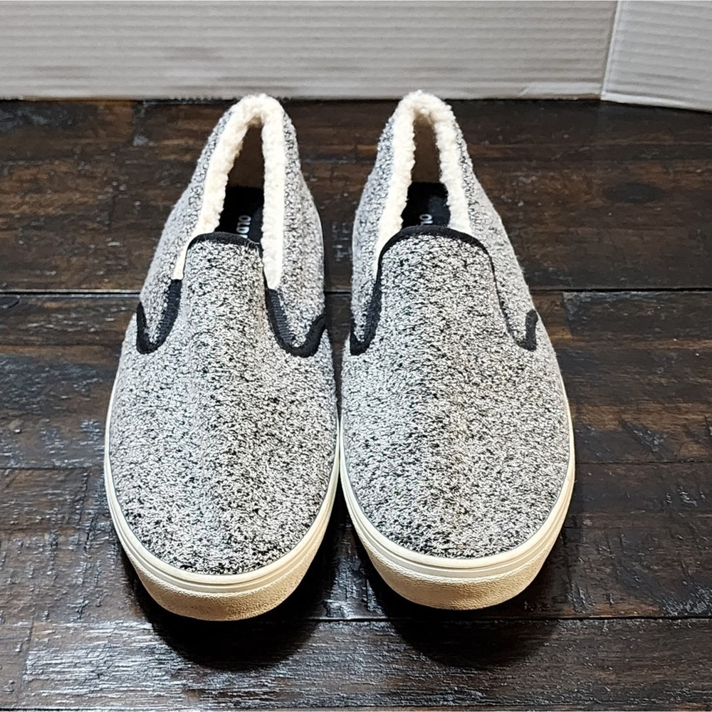 Old navy faux fur lined sneakers size women's size 8 9